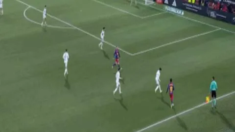 《雷霆爆冷逆袭，亚历山大独揽30分领跑骑士，惊心动魄的大胜之夜！》